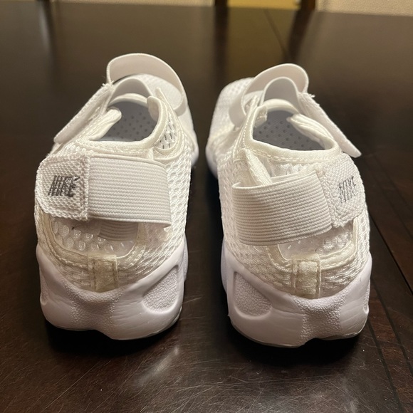 New Nike Air Rift Triple White Sandals Shoes Size US 6.5 W / 5Y - Picture 9 of 12